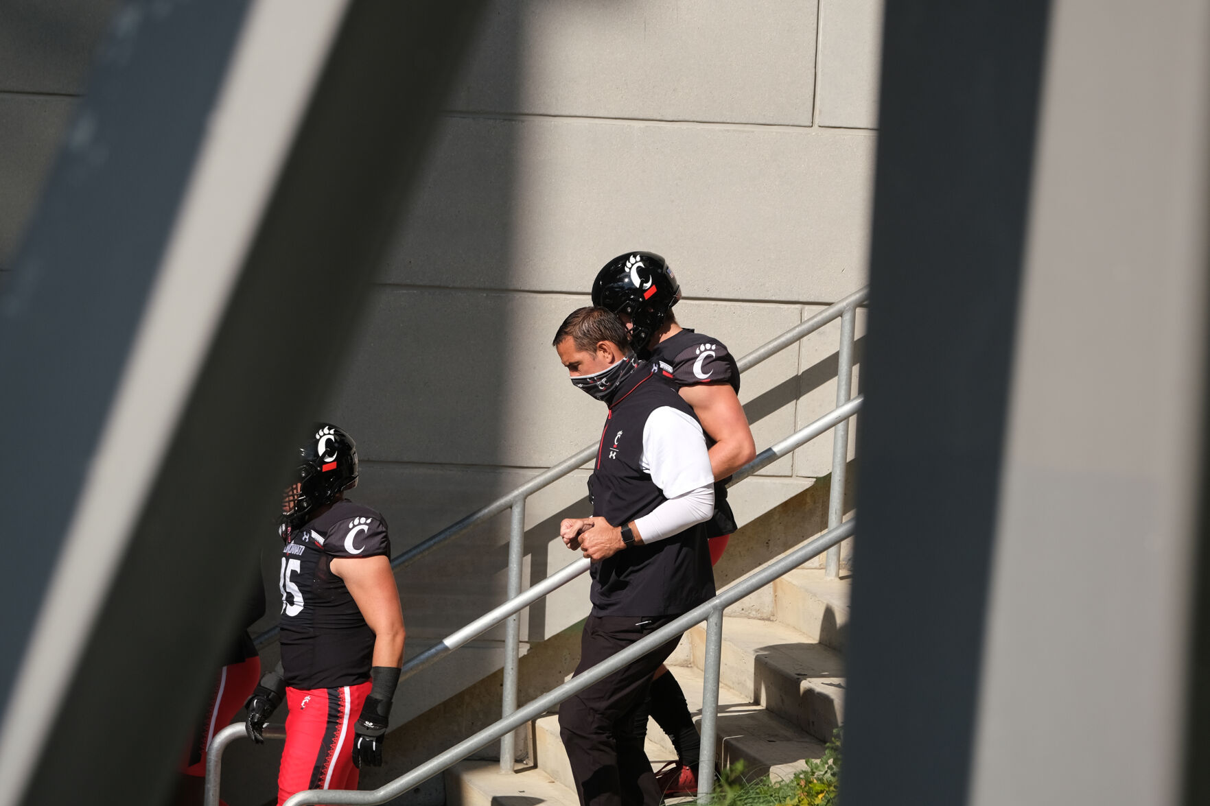 UC FB vs USF 100320 TNR aam00310.jpg